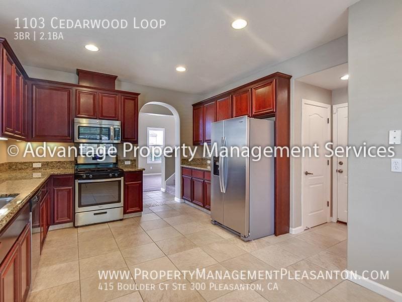 3 bed, 2.5 bath Townhouse near Safeway in Gale Ranch property image