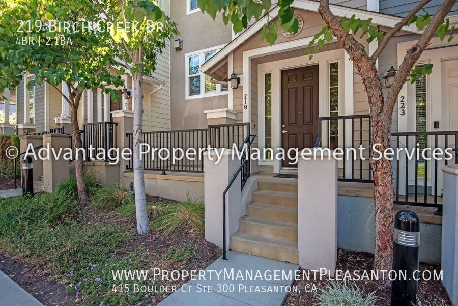 Lovely Tri-Level 3-Bed w/ Office, 2.5-Bath by Downtown Pleasanton property image