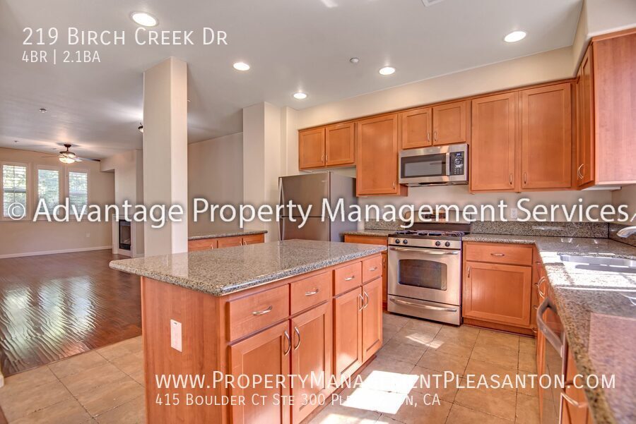 Lovely Tri-Level 3-Bed w/ Office, 2.5-Bath by Downtown Pleasanton property image