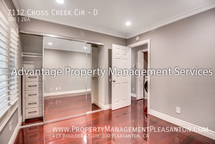 Top Floor 3 bed / 2 bath, 1,070 sq ft condo near Iron Horse Trail property image