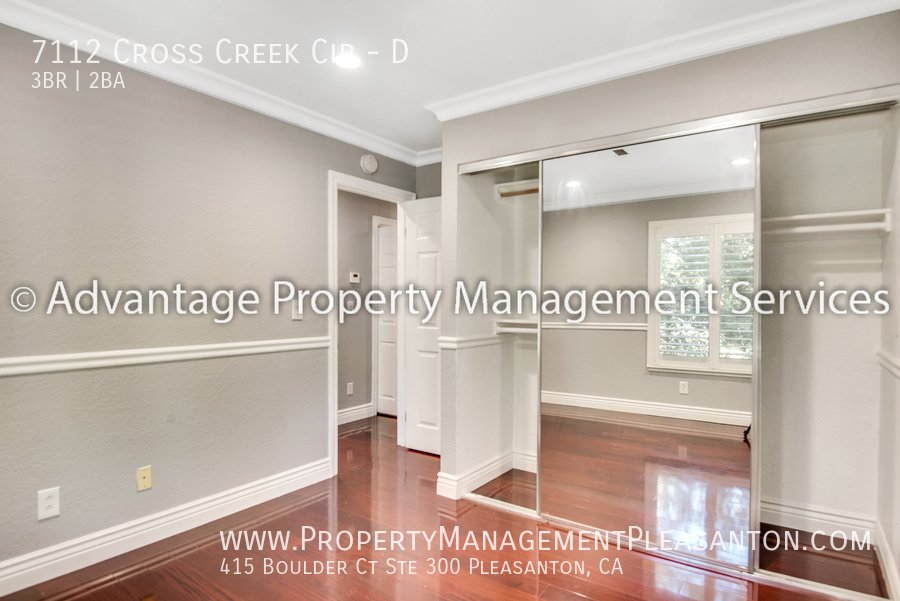 Top Floor 3 bed / 2 bath, 1,070 sq ft condo near Iron Horse Trail property image