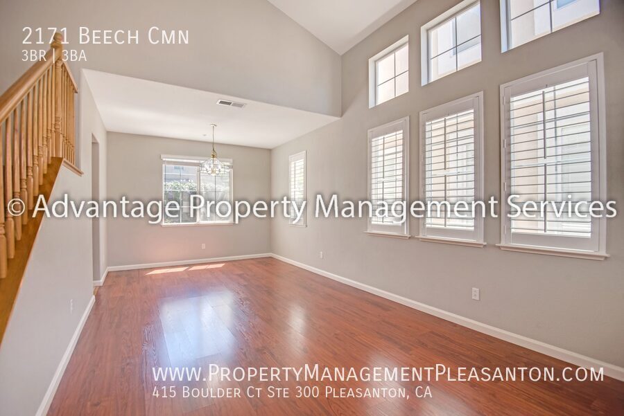 3 bedroom, plus office, 3 bathroom, 2,012 off Vasco property image