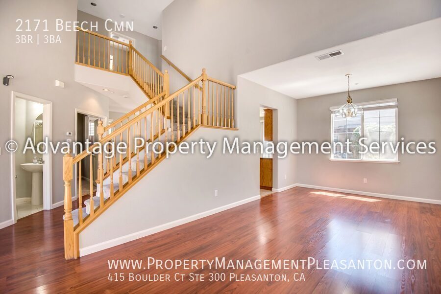 3 bedroom, plus office, 3 bathroom, 2,012 off Vasco property image