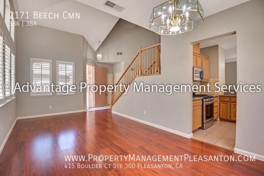 3 bedroom, plus office, 3 bathroom, 2,012 off Vasco property image