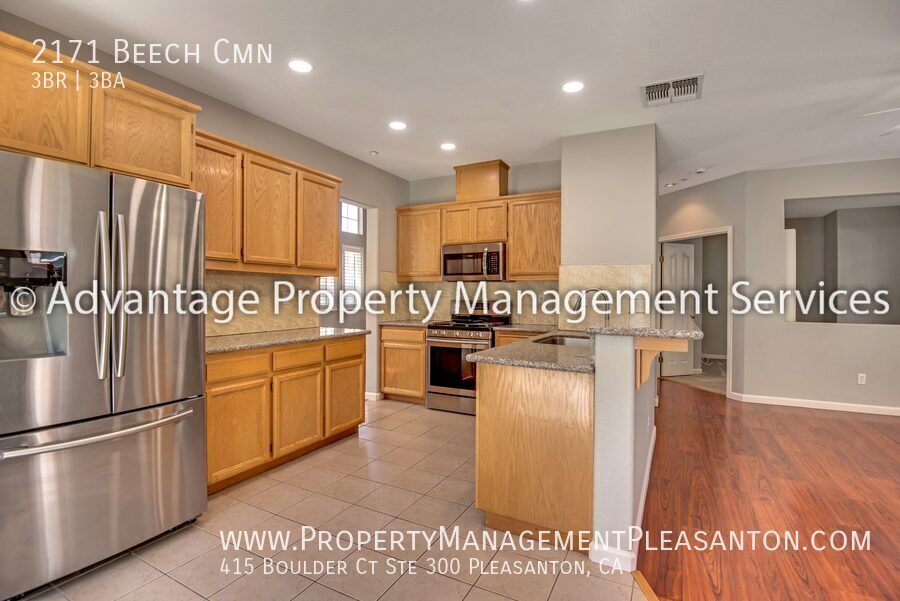 3 bedroom, plus office, 3 bathroom, 2,012 off Vasco property image
