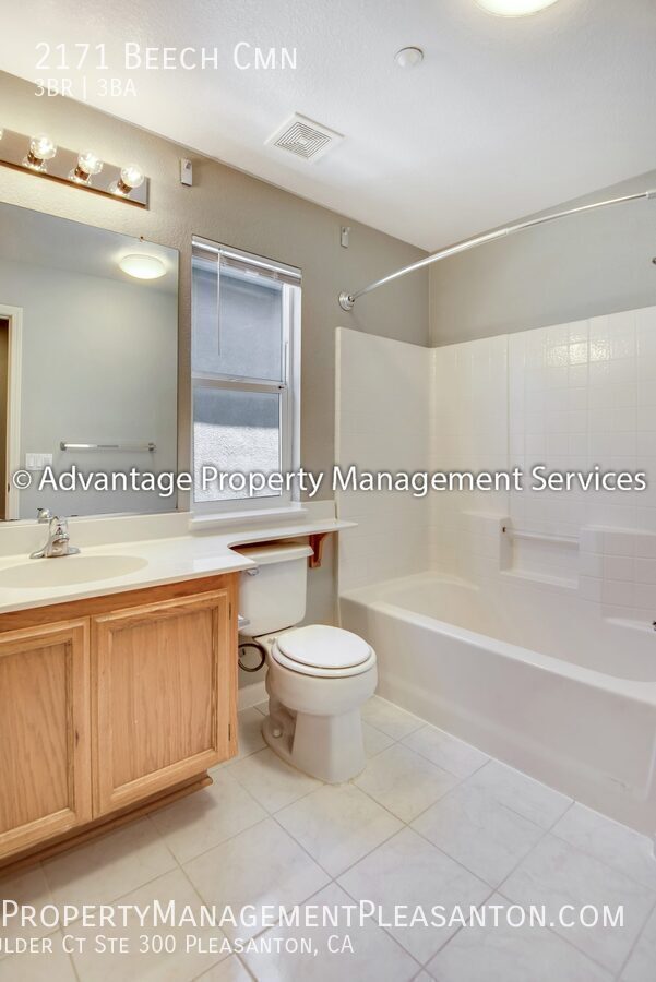 3 bedroom, plus office, 3 bathroom, 2,012 off Vasco property image