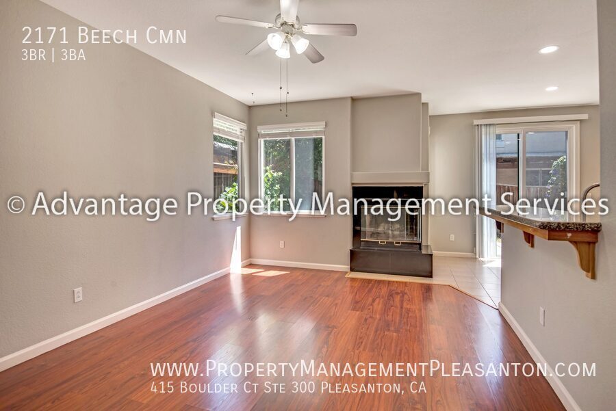 3 bedroom, plus office, 3 bathroom, 2,012 off Vasco property image
