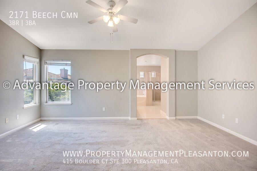 3 bedroom, plus office, 3 bathroom, 2,012 off Vasco property image
