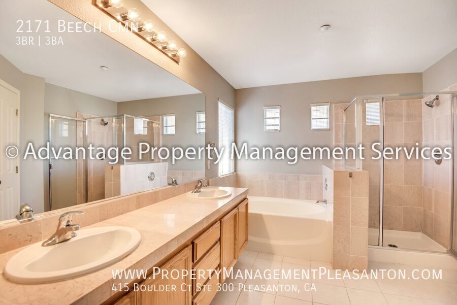 3 bedroom, plus office, 3 bathroom, 2,012 off Vasco property image