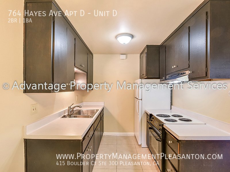 Large 2 Bed, 1 Bath,  925 sq. ft. apartment off East Ave property image