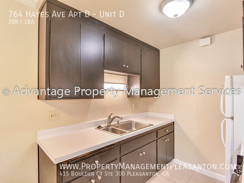 Large 2 Bed, 1 Bath,  925 sq. ft. apartment off East Ave property image