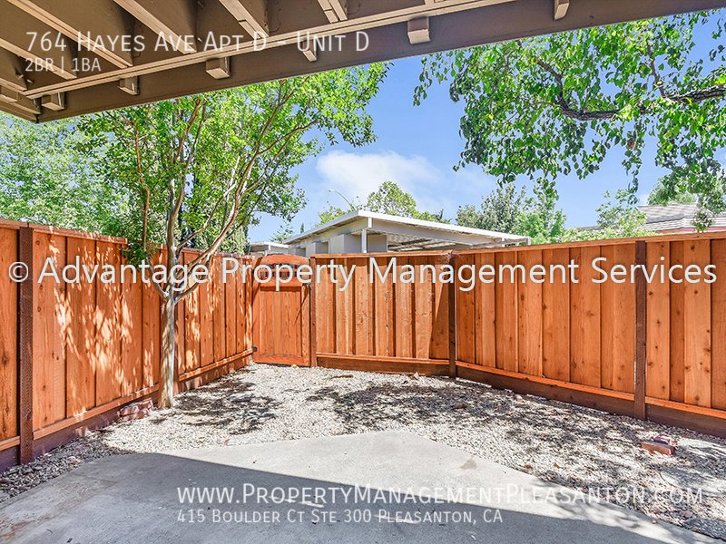 Large 2 Bed, 1 Bath,  925 sq. ft. apartment off East Ave property image