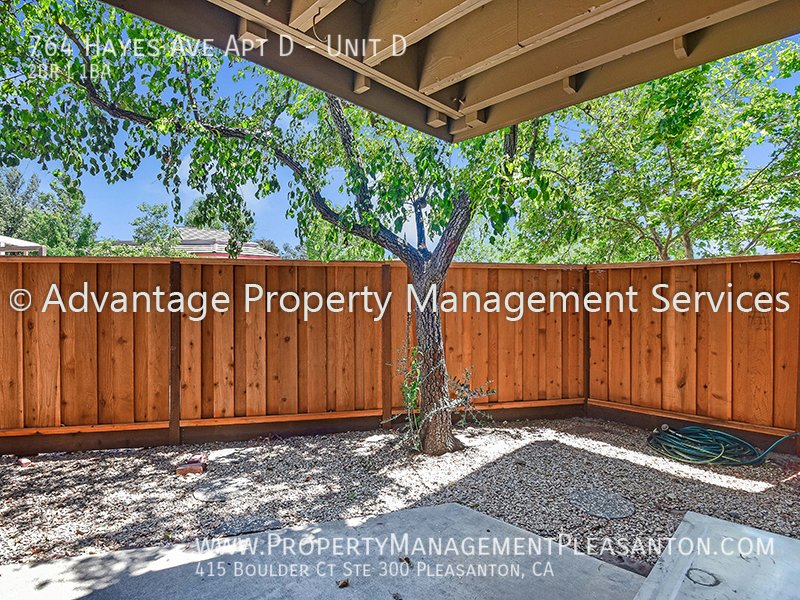 Large 2 Bed, 1 Bath,  925 sq. ft. apartment off East Ave property image
