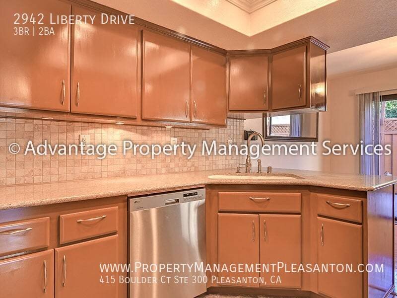 3 bedroom, 2 bathroom, 1,230 sq. ft. home located in the Shadow Cliff property image